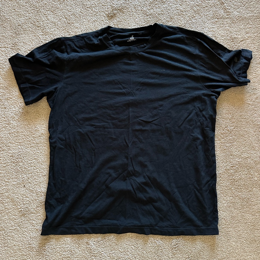 Plain black Fabletics men’s t-shirt